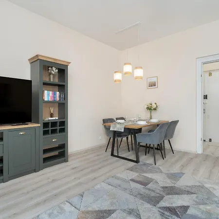Apartment Szamarzewskiego 1 M4 *